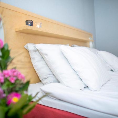 Hotel Uusikuu S:t Michel Exteriör bild