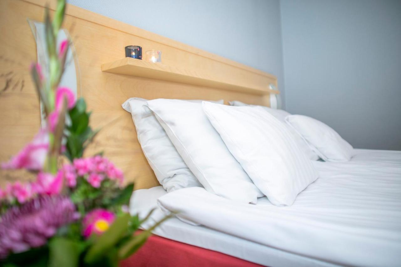 Hotel Uusikuu S:t Michel Exteriör bild